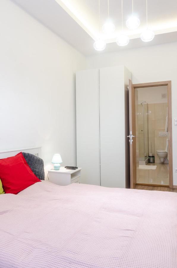 3 En Suit Bedroom Flat In The Main Centre For 6Ppl, 3Bdr,3Bthr,Ac Budapeste Exterior foto