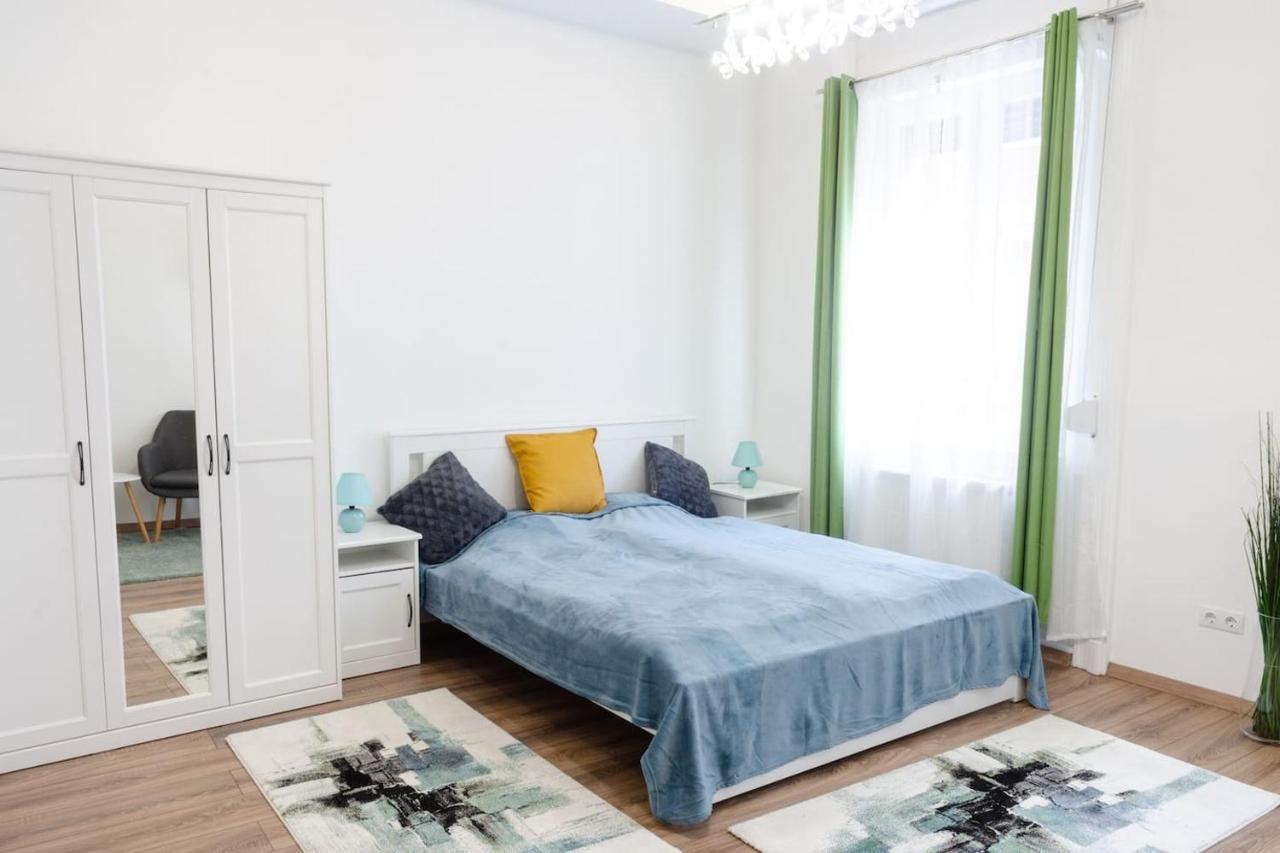 3 En Suit Bedroom Flat In The Main Centre For 6Ppl, 3Bdr,3Bthr,Ac Budapeste Exterior foto
