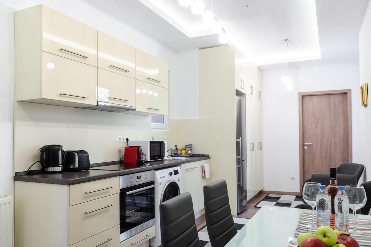 3 En Suit Bedroom Flat In The Main Centre For 6Ppl, 3Bdr,3Bthr,Ac Budapeste Exterior foto