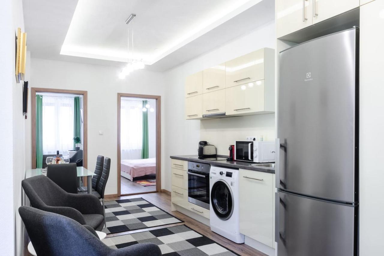 3 En Suit Bedroom Flat In The Main Centre For 6Ppl, 3Bdr,3Bthr,Ac Budapeste Exterior foto